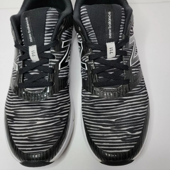 New Balance 711 WX711GZ2 Athletic Shoes Women’s Size 9 (B) Black White - Picture 3 of 10